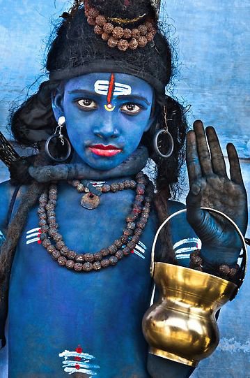 Enfant Shiva portant des Mâlâ de Rudraksha.